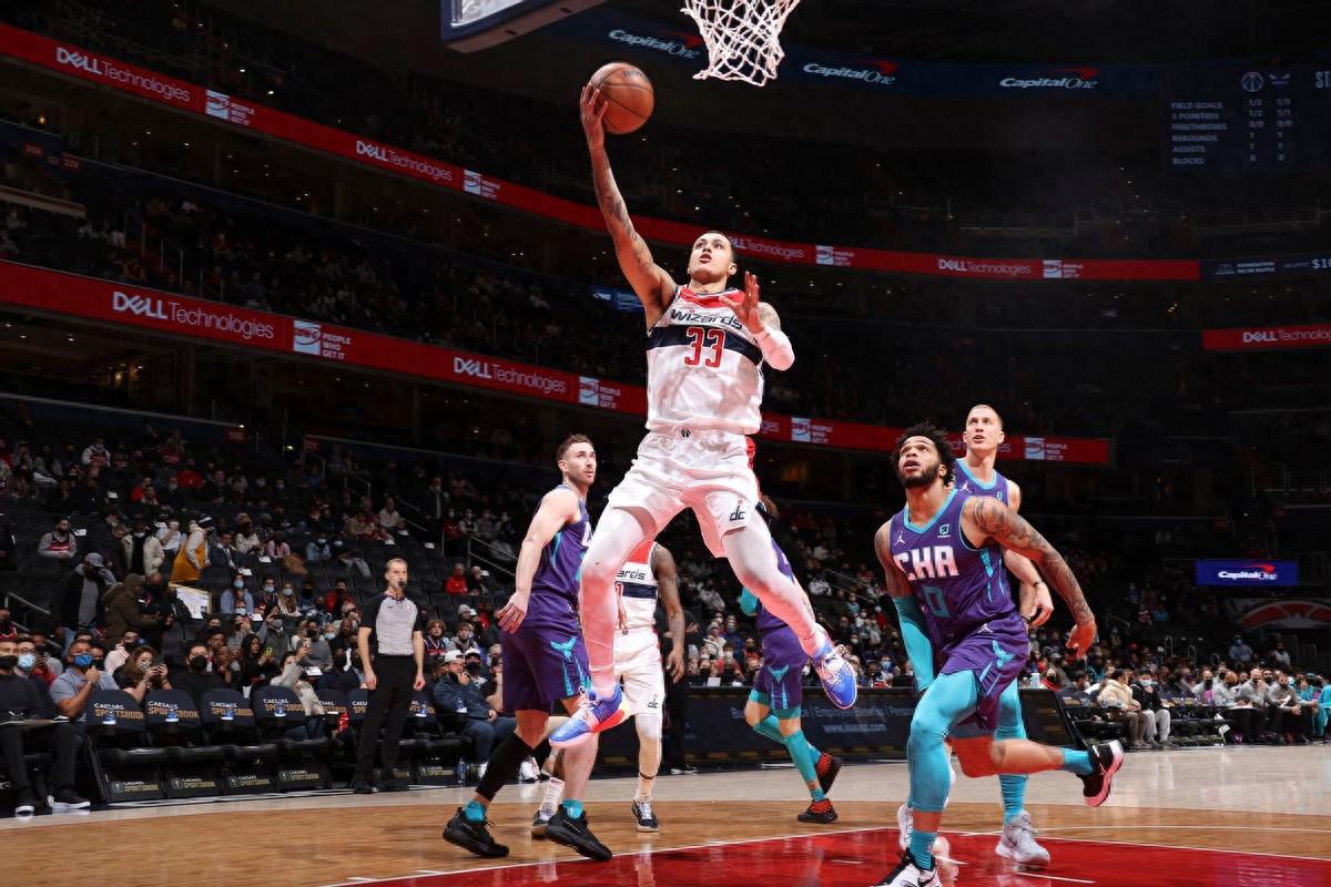 MK体育官方入口-坑完独行侠，又想坑奇才！2年仅打71场比赛，成NBA第一“玻璃人”